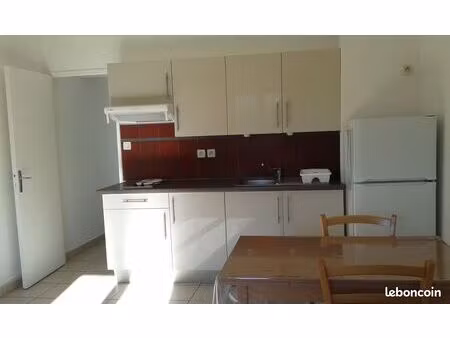 studio semi-meublé de 26 m2 proche centre ville avec parking