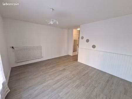 studio 30m2 tbe +cave +pking proche metro