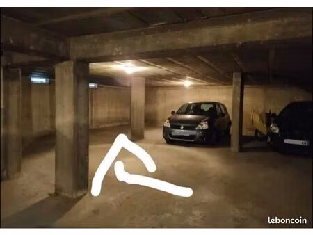 place de parking couverte – centre / remparts