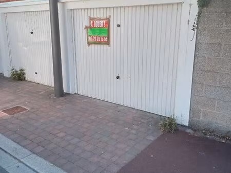 garage box stockage 15m2 + cour sur douai