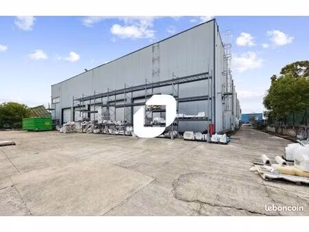 local d'activité 1 168 m²