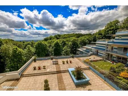 grand f1 avec balcon