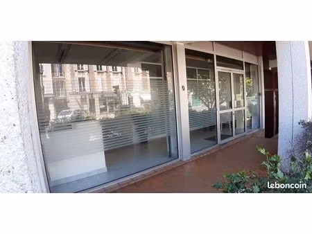 local commercial ou professionnel de 42m2 avec sous-sol de 52m2