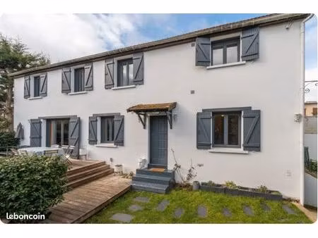 maison individuelle de charme de 4 pièces de 122 m² avec jardin