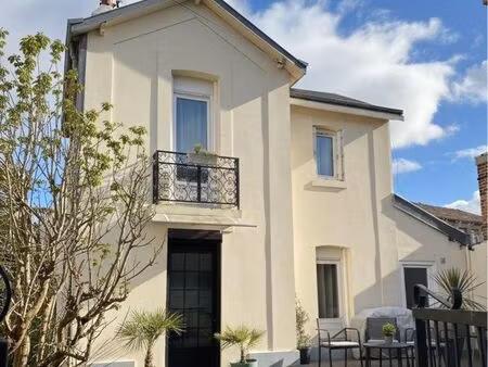 jolie maison non mitoyenne avec jardin terrasse et cave