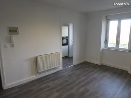 f2 à 300 m du marché