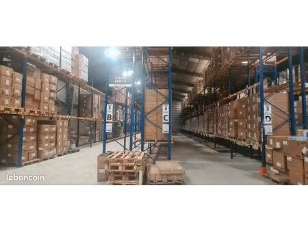 sous location entrepot logistique avec racks
