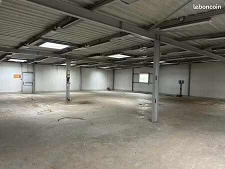 local d'activité 842 m²