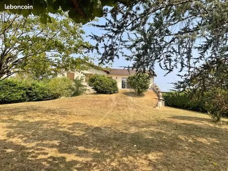 maison t 5 de 133 m2 habitable avec un sous sol de 144 m2 sur un terrain de 1600 m2