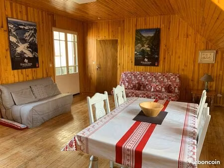 maison avec balcon et garage