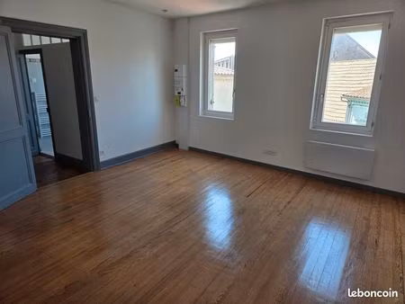 studio très lumineux refait à neuf