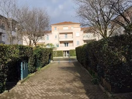 2 garages mitoyens sans séparation résidence