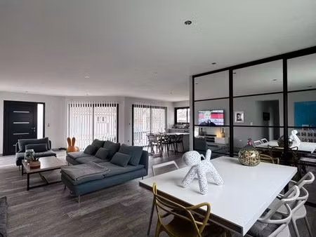 villa récente 4 chambres 180m2 plain pied avec garage