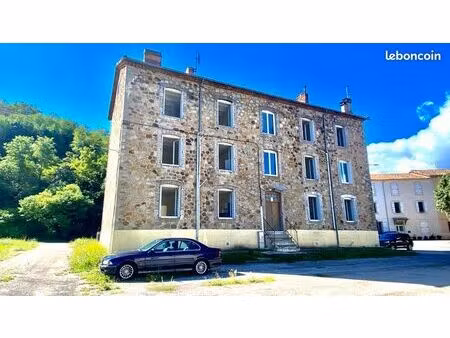 bel immeuble en pierres à rentabilité assurée