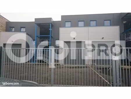 local d'activité 210 m²