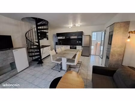 loue maison de ville meublée