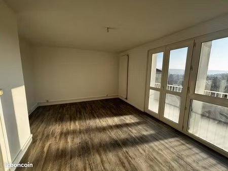 t3 lumineux 61 m² - balcon  cave & grenier