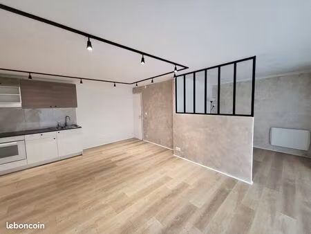 local/bureaux 40 m² - place de la république