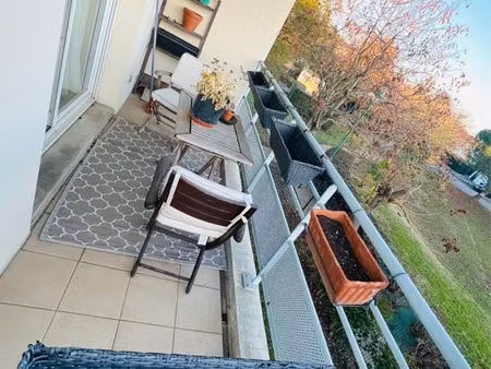 particulier loue t2 avec terrasse et 2 places de stationnement