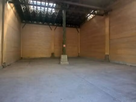 local 216 m² bazoches-sur-guyonne