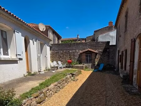 vend 2 maisons sur terrain arboré de 1362m² clos