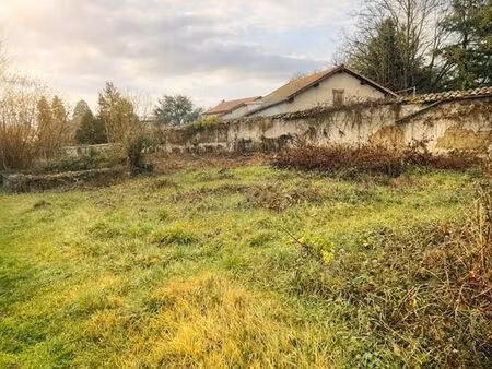 terrain constructible avec source  proche centre d’ambert