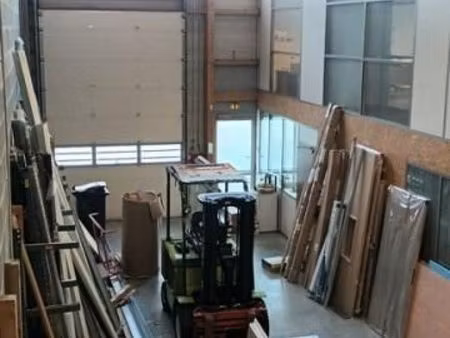 local d'activité 233 m²