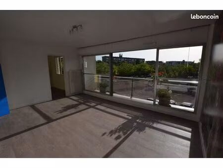 t2 de 59 m²  rénové  lumineux  tram