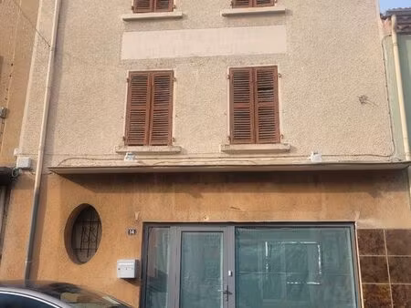 maison de ville et commerce