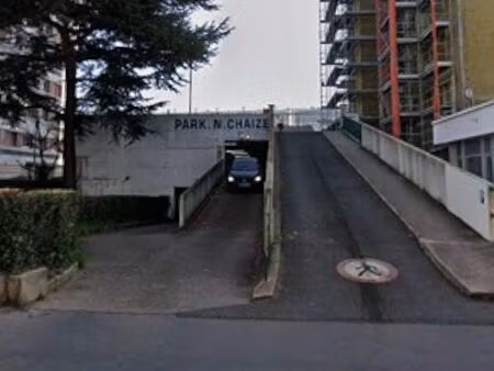 emplacement de parking couvert