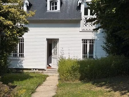 meublé 2p avec jardin entretenu 1 mn du bus 4 mn rocade extérieure charges forfaitaire