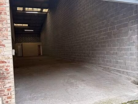 entrepôt hangar box stockage 125m2 à louer