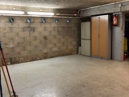 place de parking intérieur