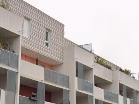 appartement 2 pièces  terrasse et parking