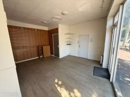 local commercial 24m2 avec vitrine et cave