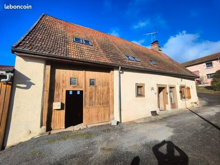 buron auvergnat rénové au calme  avec jardin et dépendances