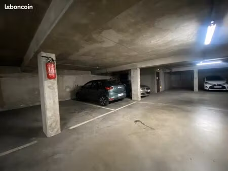 emplacement de parking sécurisé et couvert au 1er sous-sol d'une résidence de standing