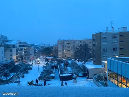 appartement élégant de 3 pièces suresnes - calme sans vis à vis - tour eiffel