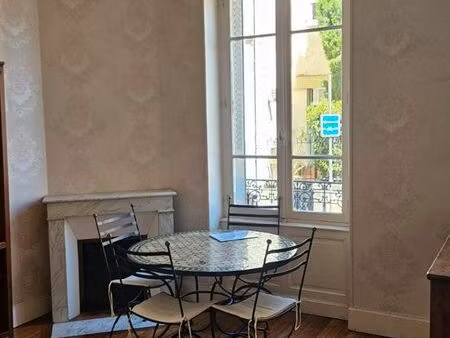 appartement t3  57m2  rdc surélevé  centre ville proche jaude  parquet  cheminées  cuisine