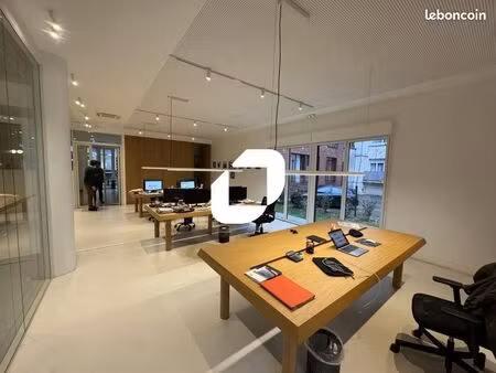bureaux 182 m²