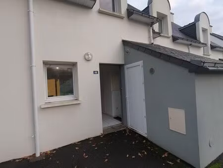 maison/appartement avec jardinet et garage  proche du centre-ville