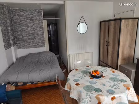 location studio meublé