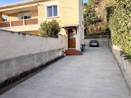 p4 excellent état + cour nîmes quartier puech du teil