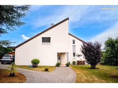 maison d’architecte à vendre au sud de clermont-ferrand – grand jardin  4 à 5 chambres