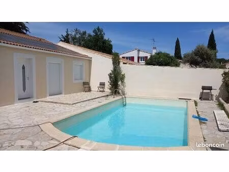 maison à louer   4 pièces   88m2 avec piscine