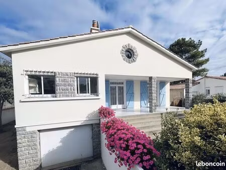 rare sur le secteur de la tranche sur mer à 90m de la plage et proches commerces