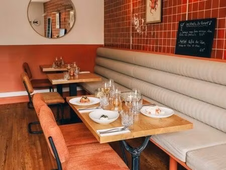 local restaurant 90 m²