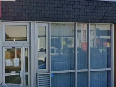 local 36 m2 - visibilité maximale bd de montréal la fleche