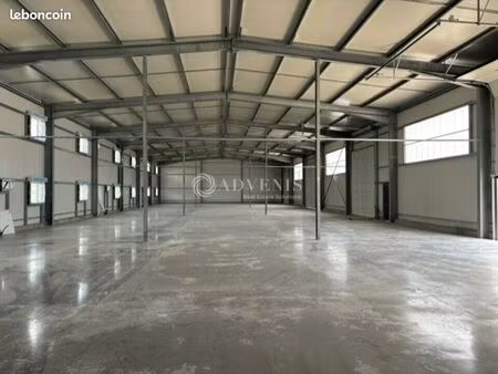 local d'activité 1 000 m²