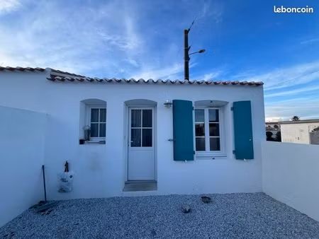 maisonnette neuve 27m2 avec cour clôturée